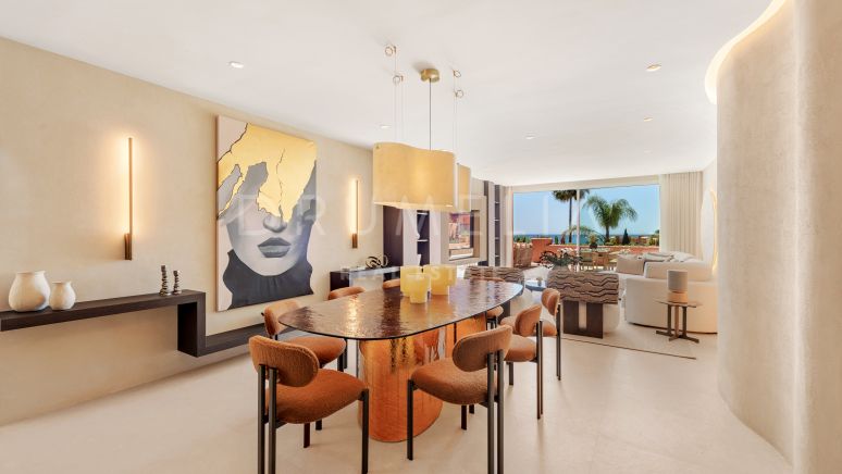 Prachtig modern duplex penthouse met zeezicht in La Morera aan het strand, Marbella Oost