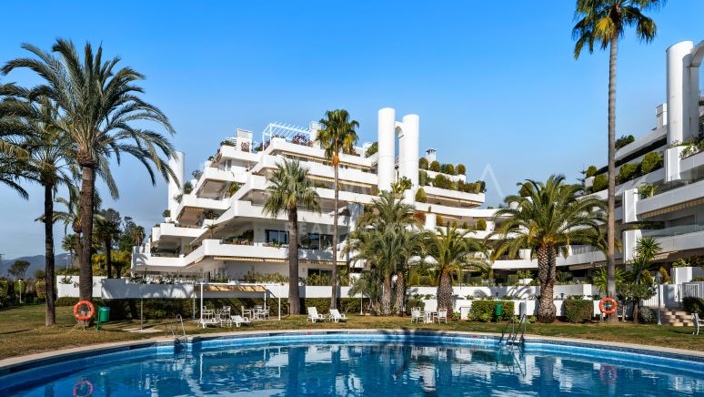Appartement de luxe avec vue sur la mer et la montagne à Las Terrazas de Lomas de Marbella Club.