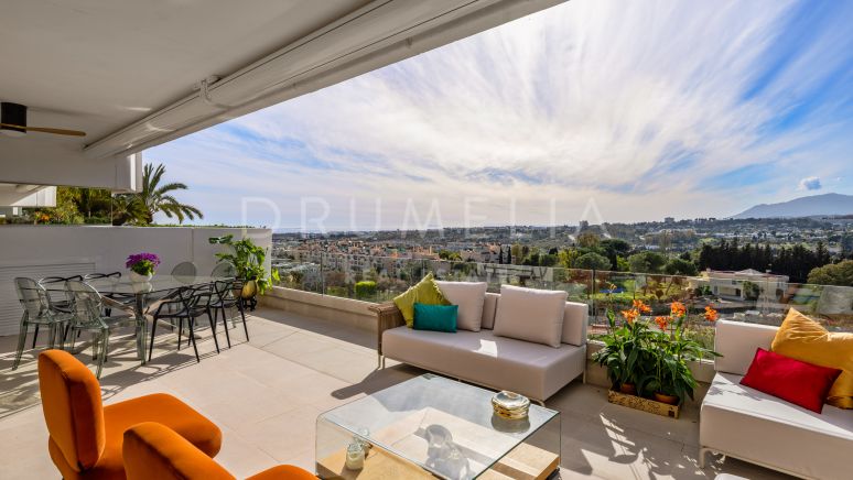 Impresionante Apartamento reformado en Terrazas de Lomas de Marbella Club, Milla de Oro de Marbella