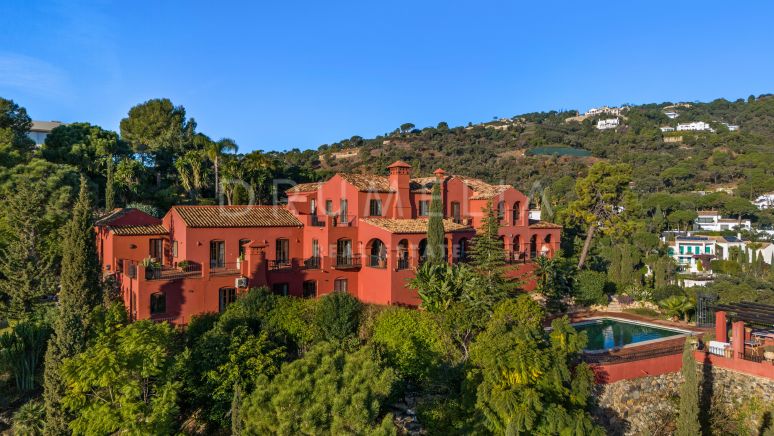 Villa in Andalusische stijl te koop in het hart van El Madroñal, Behanavis