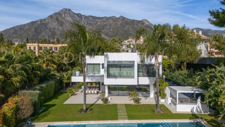 Fabulosa villa moderna en venta en Nagüeles, Marbella Golden Mile