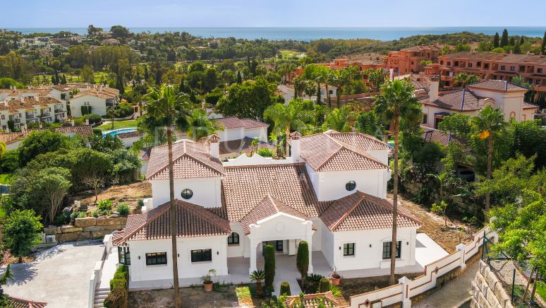 Luksuriøs andalusisk villa med fantastisk havutsikt i El Paraiso, Estepona.