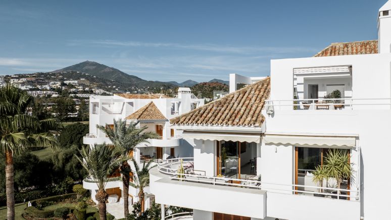Luxuriöses modernes Penthouse mit Meer- und Golfblick in Alcores del Golf, Nueva Andalucia