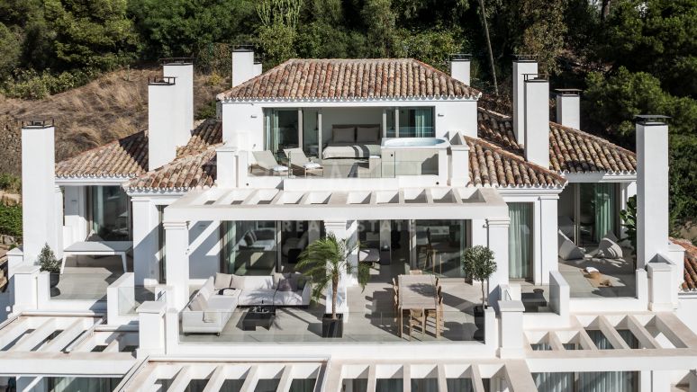 Ático dúplex con impresionantes vistas panorámicas en Nine Lions Residences, Nueva Andalucia