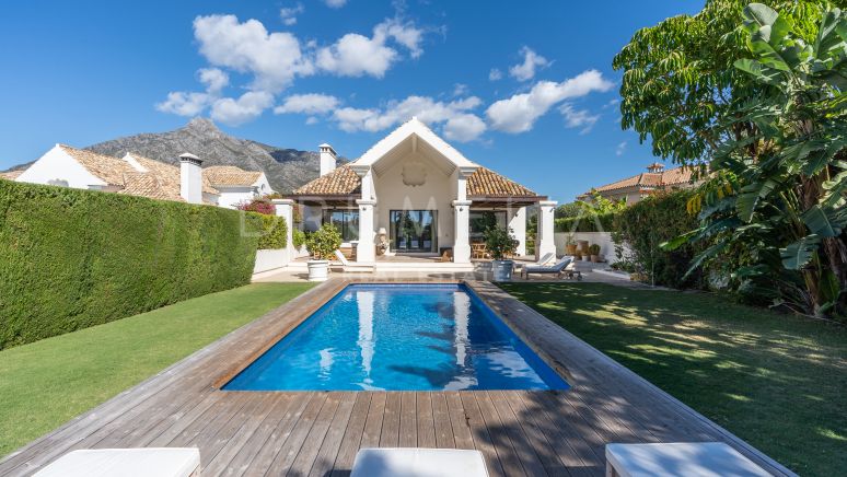 Elegant Mediterranean villa with sea panorama in Las Lomas del Marbella Club, Marbella Golden Mile
