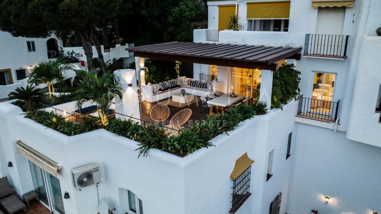Gerenoveerd prachtig luxe appartement met moderne chic en panoramisch uitzicht op zee in Benahavis