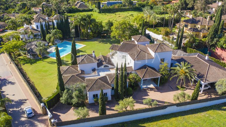 Magnifique villa méditerranéenne de luxe avec grand terrain dans l'élite de Guadalmina Baja, San Pedro, Marbella.