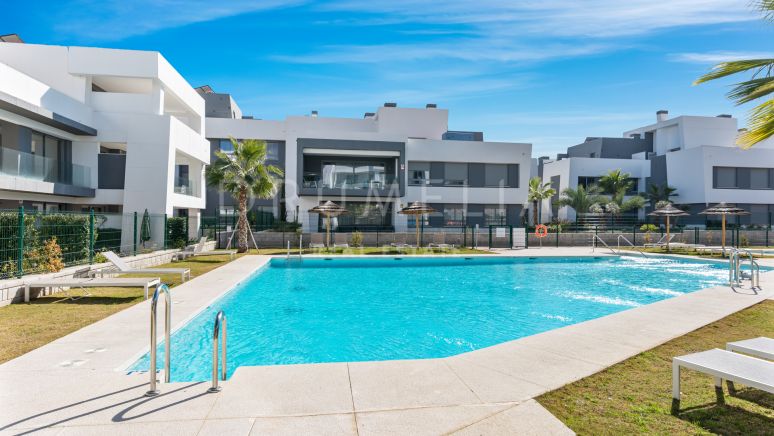 Ultramodern elegant lägenhet på trädgårdsnivå i Vanian Green Village, New Golden Mile i Estepona