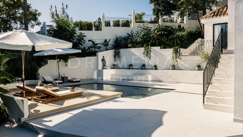 Encantadora y chic villa de lujo moderna reformada con impresionantes vistas en Nueva Andalucía, Marbella