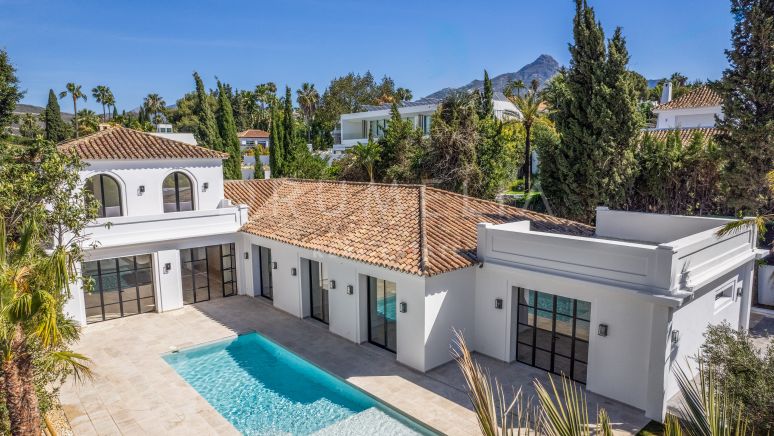 Villa de Style Méditerranéen avec Piscine, au Cœur de la Vallée du Golf - Nueva Andalucía