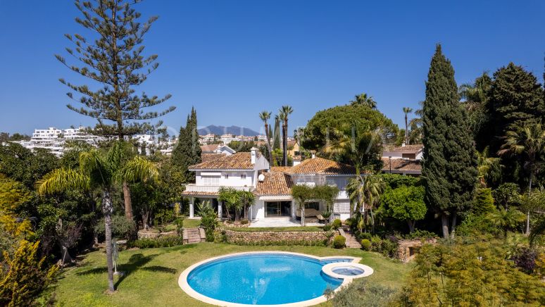 Villa med 10 soverom og privat svømmebasseng i Lomas del Marbella Club i hjertet av Golden Mile