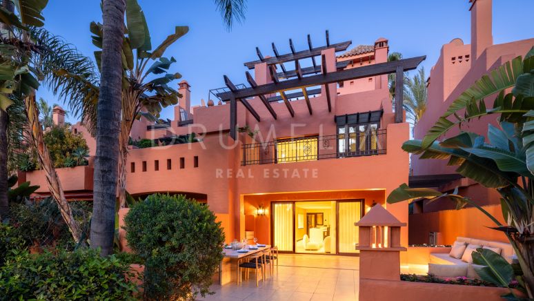 Exceptionellt radhus med 4 sovrum i det mest prestigefyllda Altos de Puente Romano på Golden Mile- Marbella
