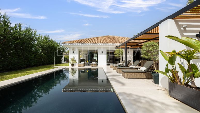Elegante 5-Schlafzimmer-Villa mit privatem Pool in Gehweite zum Los Naranjos Golf- Nueva Andalucía, Marbella