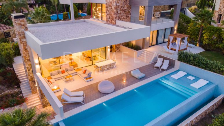 Superbe villa moderne avec vue panoramique sur la mer et piscine privée à Nueva Andalucía-Marbella