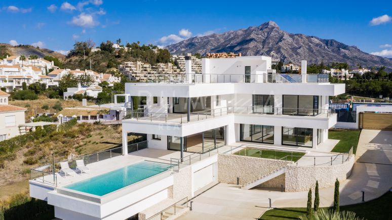 Your New Life in Nueva Andalucia- Contemporary Villa with Panoramic Sea and Mountains Views