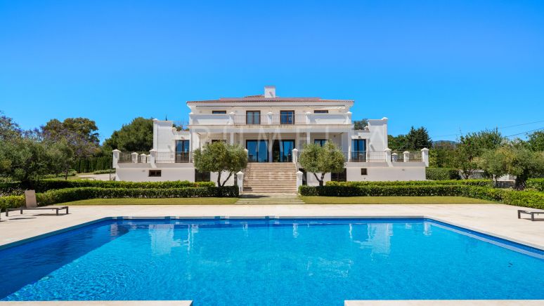 Villa moderna en impecable estado con lujosas comodidades, cerca de Guadalmina Alta