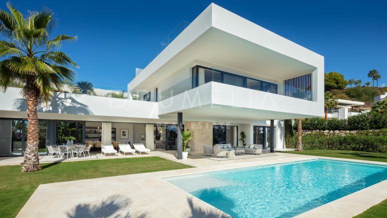 Villa de luxe contemporaine chic à vendre au cœur de la vallée du golf de Nueva Andalucía