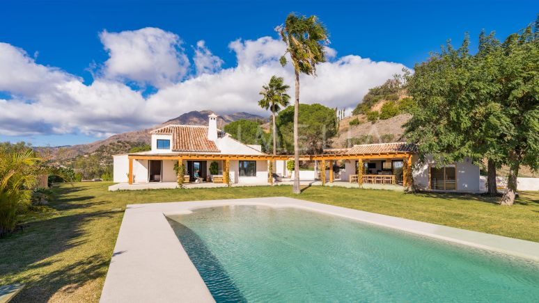 Villa in afgelegen landelijke omgeving met panoramisch uitzicht op zee, Estepona
