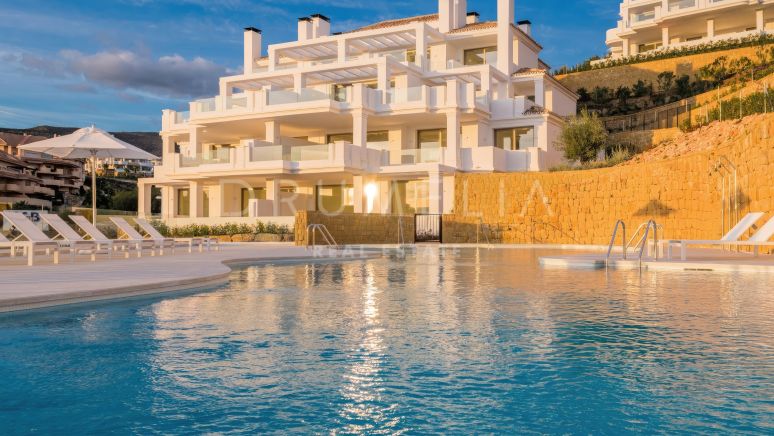 Unique 2-Bed Penthouse With The Most Amazing Sea Views in a Gated Community in Nueva Andalucia