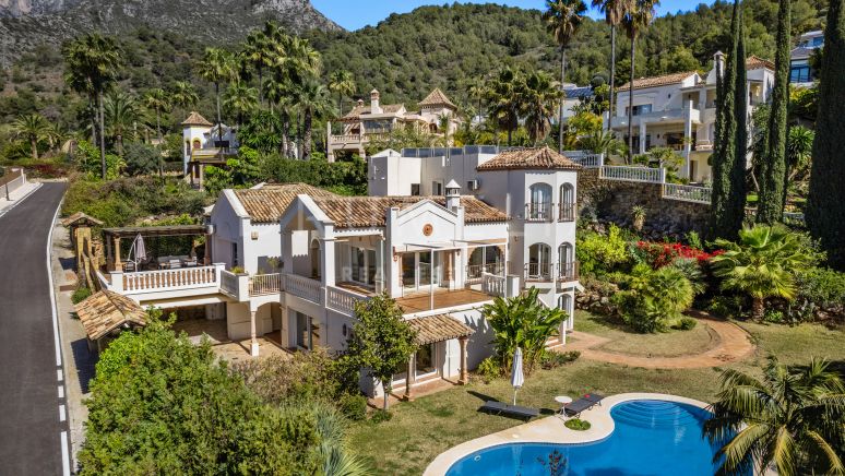 Medelhavsvilla med vacker panoramautsikt över havet i Cascada de Camojan- Marbella