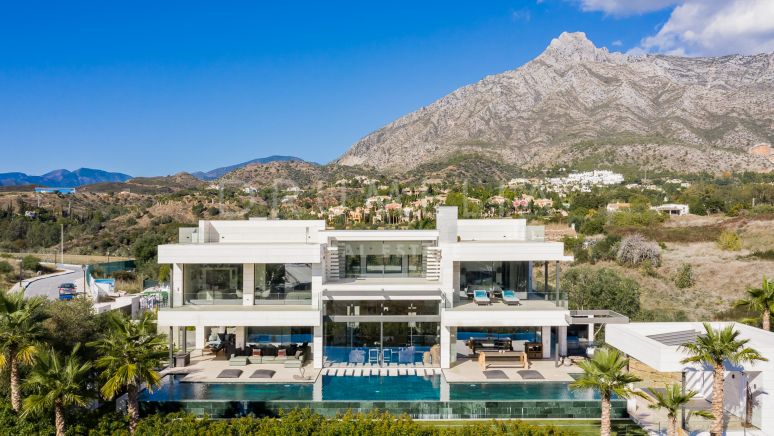 Enestående nytt luksushus i moderne stil på Golden Mile i Marbella