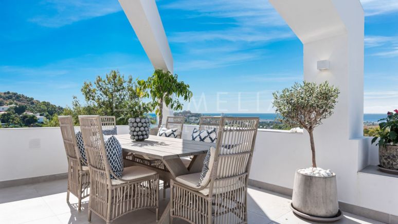 Appartement exquis de 3 chambres avec vue imprenable sur la mer à La Quinta, Nueva Andalucía
