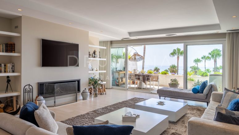 Nowoczesny luksusowy dwupoziomowy penthouse przy plaży, Marbella - Puerto Banus, Marbella