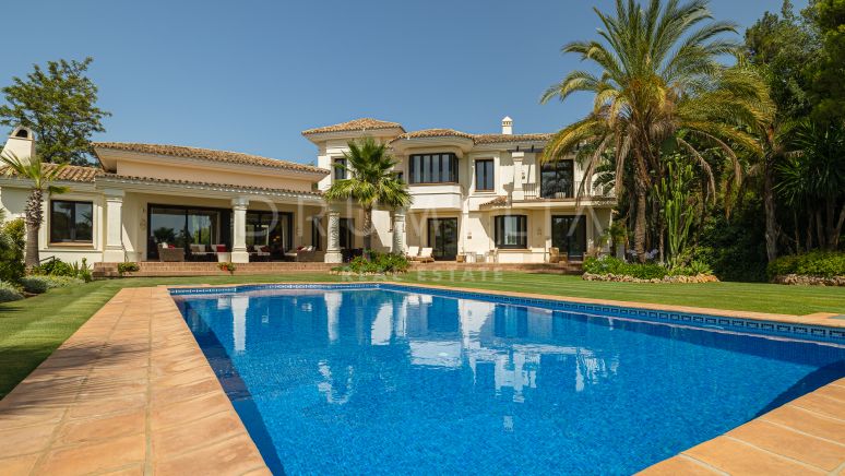 Villa en la exclusiva La Zagaleta con vistas al campo de golf y servicios de lujo