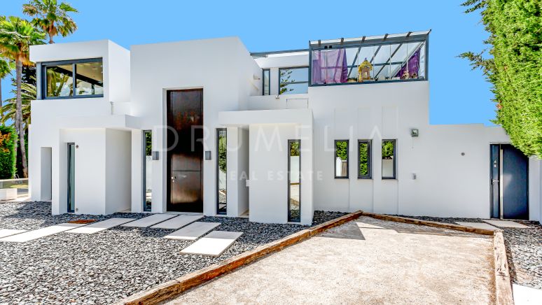 Moderne zeitgenössische Villa zum Verkauf im exklusiven La Carolina, Marbella Golden Mile