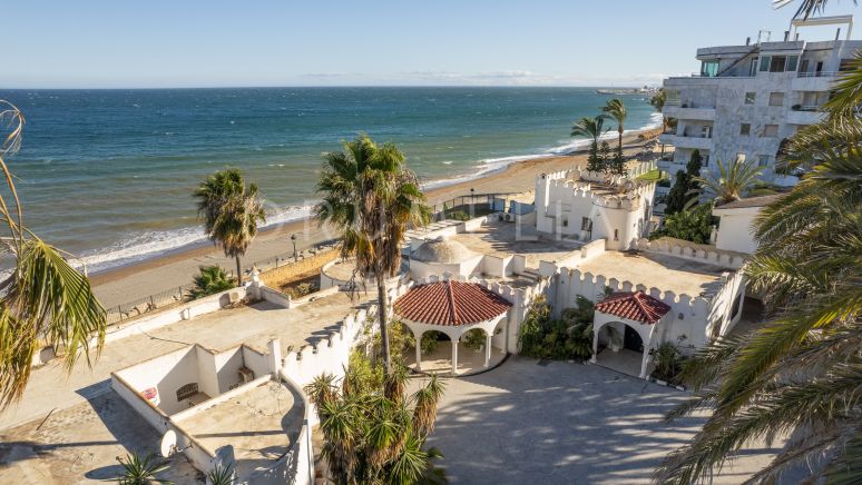 Villa de plage en première ligne sur le Golden Mile de Marbella