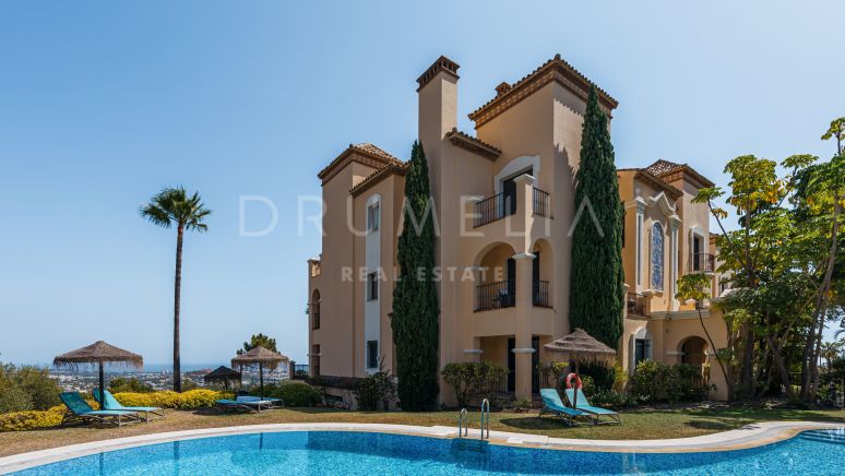 Buenavista - Expérience de vie inégalée au cœur de Benahavis : Penthouse de 3 chambres avec vue imprenable sur la mer Méditerranée