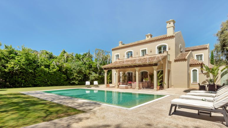 Cortijo-Style Villa with Infinity Pool and Separate Staff Quarters in Sotogrande