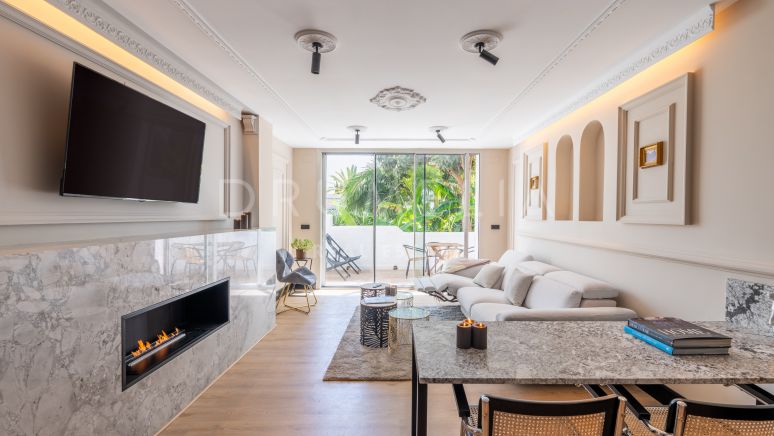 Całkowicie odnowiony apartament w Puente Romano, Marbella Golden Mile