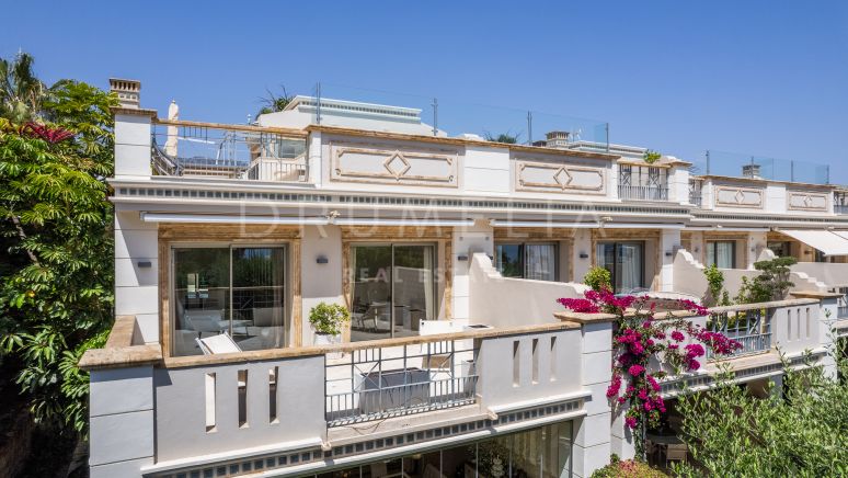 Wunderschönes Luxus-Stadthaus mit Panoramablick auf das Meer und die Berge in Sierra Blanca, Marbellas Goldener Meile