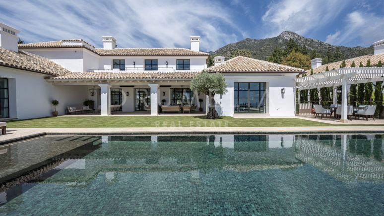 Luxury Villa with Panoramic Views and High Security in Marbella's Golden Mile, Cascada de Camojan
