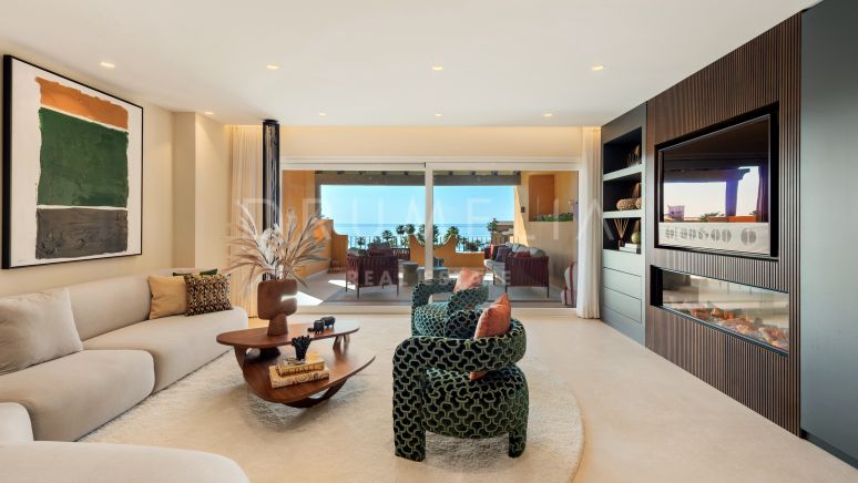 Stunning 4-Bedroom Beachfront Apartment in Los Granados del Mar, Estepona