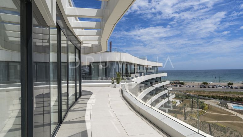 Prachtig penthouse aan het strand in Residencial Nereidas, Costa del Sol
