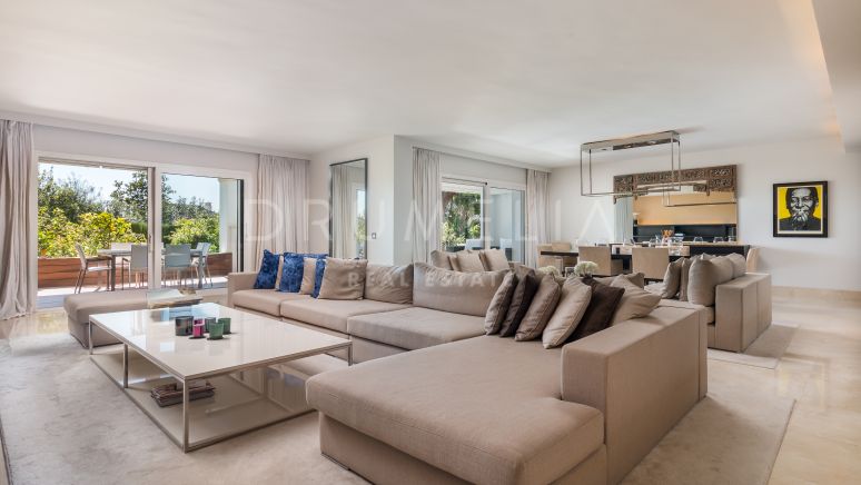 Stylish modern luxury apartment in high-end Monte Paraiso, Marbella’s Golden Mile