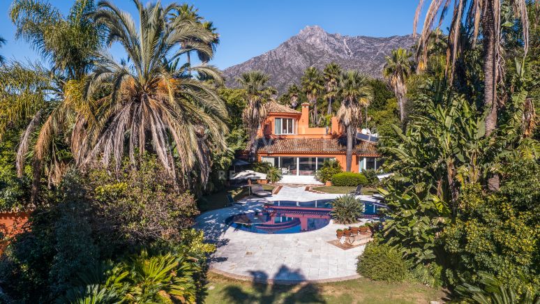 Elegante villa in mediterrane stijl in Rocio de Nagüeles, Golden Mile van Marbella.
