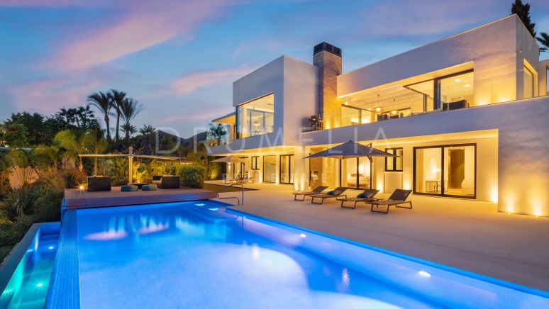 Preciosa villa contemporánea con vistas panorámicas al mar en La Cerquilla, Nueva Andalucia, Marbella