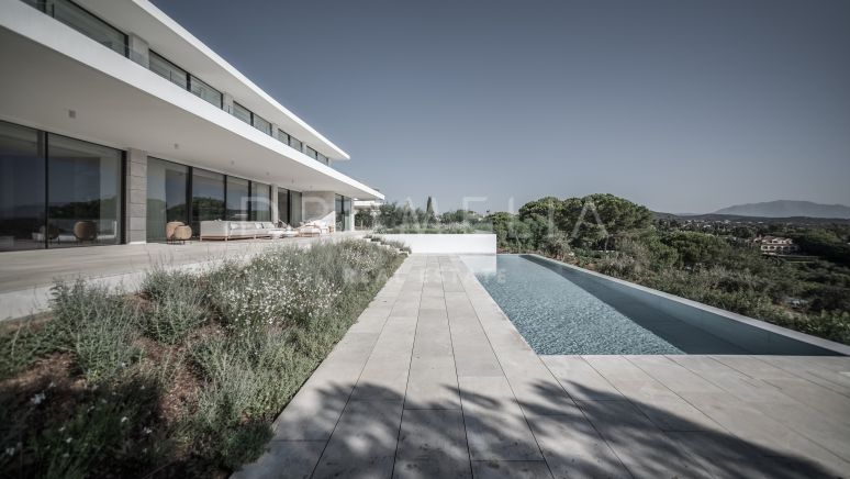 Gloednieuwe luxe villa met lagom interieur en uitzicht op zee en golf, Almenara Golf, Sotogrande