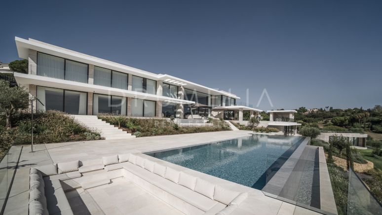 Brandneue, moderne Villa direkt am Golfplatz mit Meerblick, Almenara Golf, Sotogrande Alto