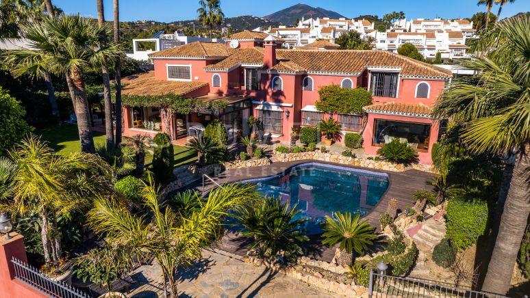 Prächtige Villa zum Verkauf im Herzen des Golftals, Nueva Andalucia, Marbella