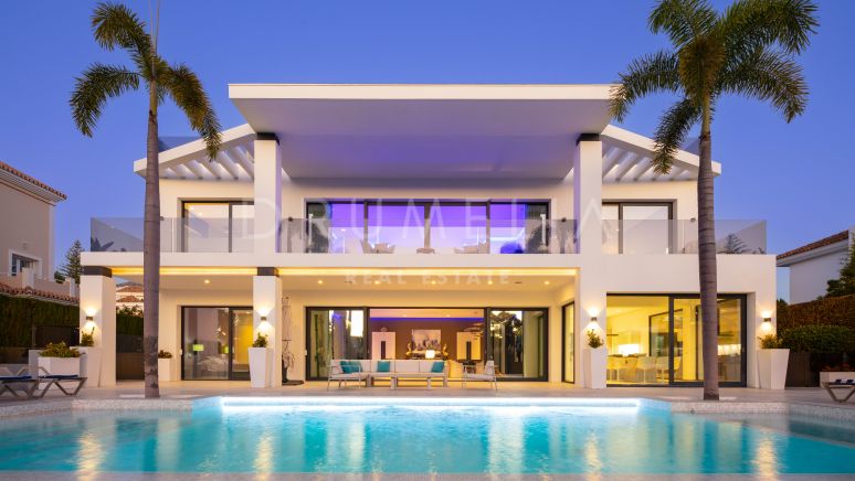 Slående ny modern lyxvilla till salu i Aloha, Nueva Andalucía, Marbella