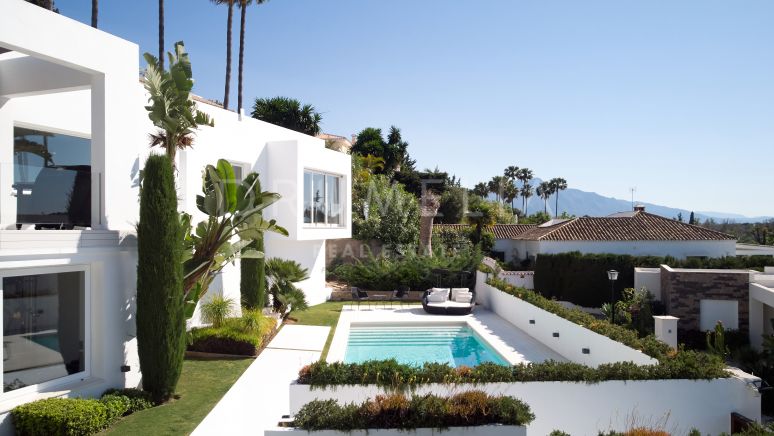 Elegante y moderna villa de lujo cerca del campo de golf en El Paraíso, Benahavis