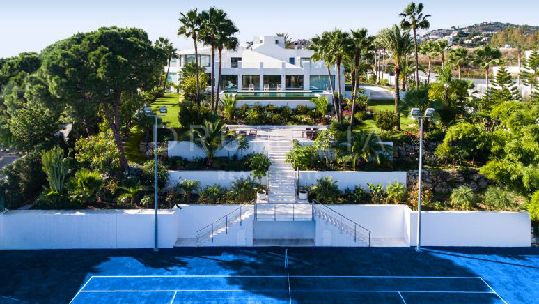 Villa Hermes - Adembenemend Iconisch Modern Huis op Enorm Perceel in Nueva Andalucia, Marbella