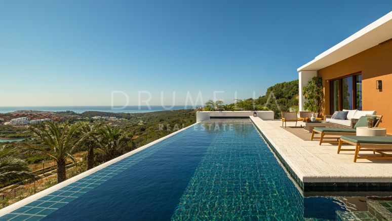 Elegante moderne Villa mit Panoramablick auf das Meer und den Golfplatz im Finca Cortesin Golf Resort, Casares