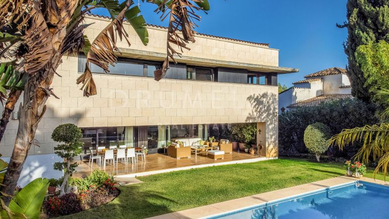 Preciosa y elegante villa moderna de lujo en Nueva Andalucía, Marbella