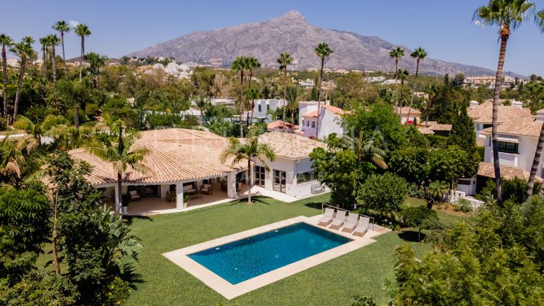 Elegante villa de alta gama en venta en la prestigiosa La Cerquilla, Nueva Andalucía, Marbella