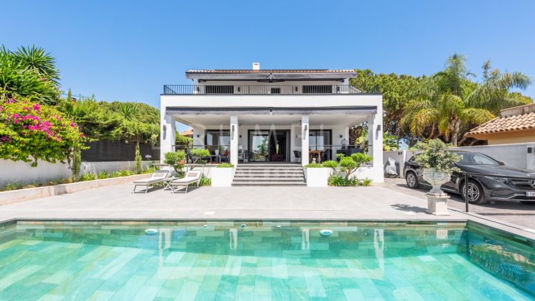 Moderne Luxusvilla mit Panoramablick im schönen Rio Real, Marbella Ost